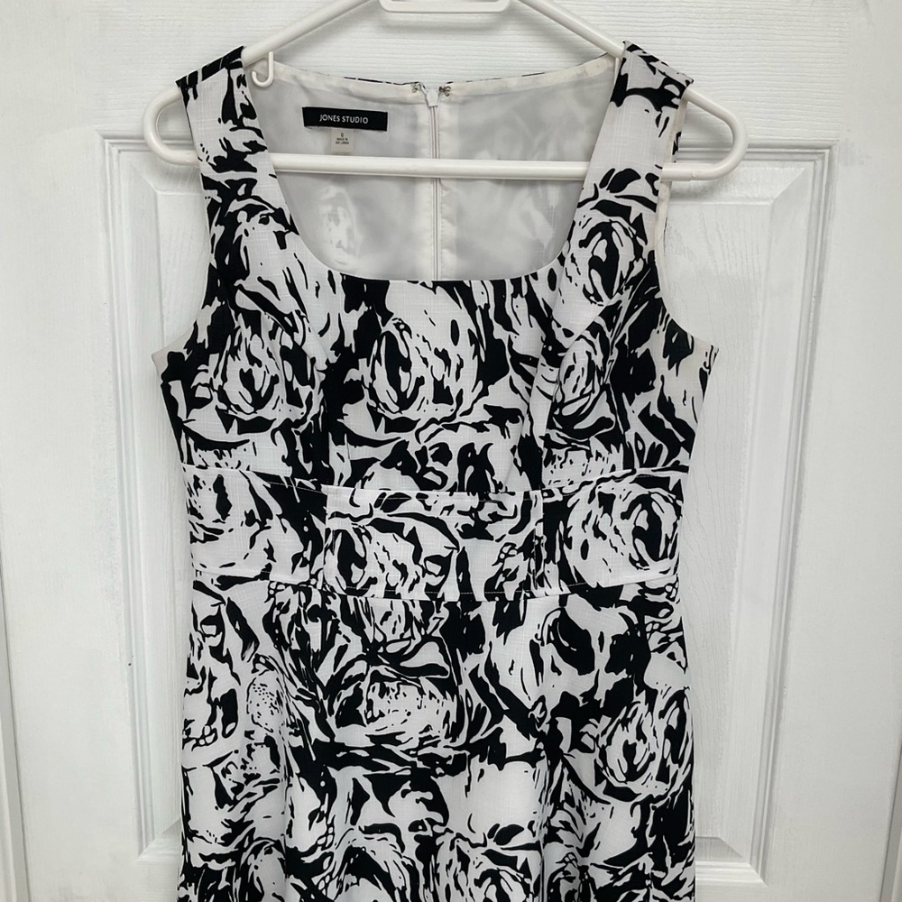 Jones Studio Monochrome Floral Pattern Dress